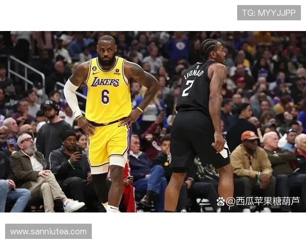 快船与湖人激战再起 双方全力争夺季后赛关键胜利